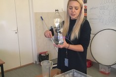 Warsztaty fizyczne - Poznajemy ciecze